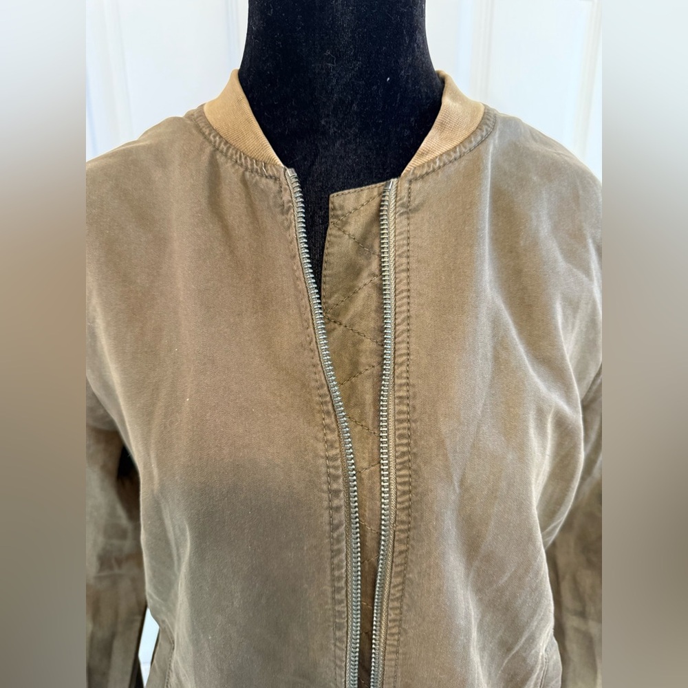 Hinge Olive Bomber Jacket. Women’s Size Small. - Picture 2 of 8